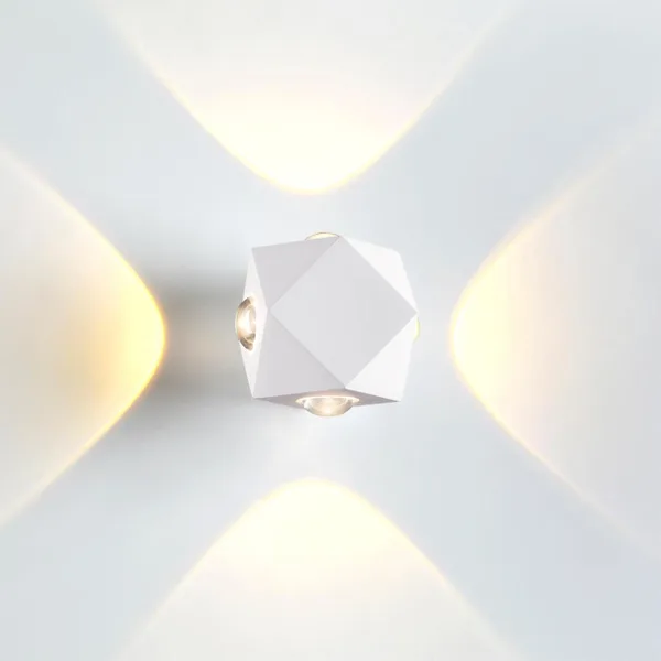 Настенный св-к IP54 LED 8W 732Лм 3200K DIAMANTA бел/металл ODEON LIGHT — фото 3