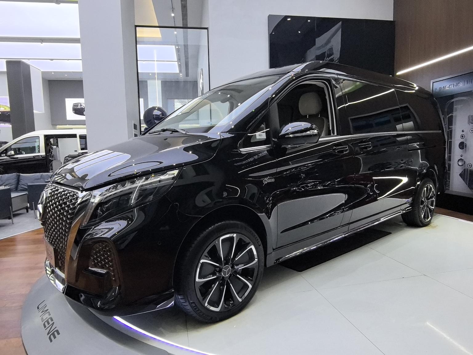 Mercedes V-260 2022