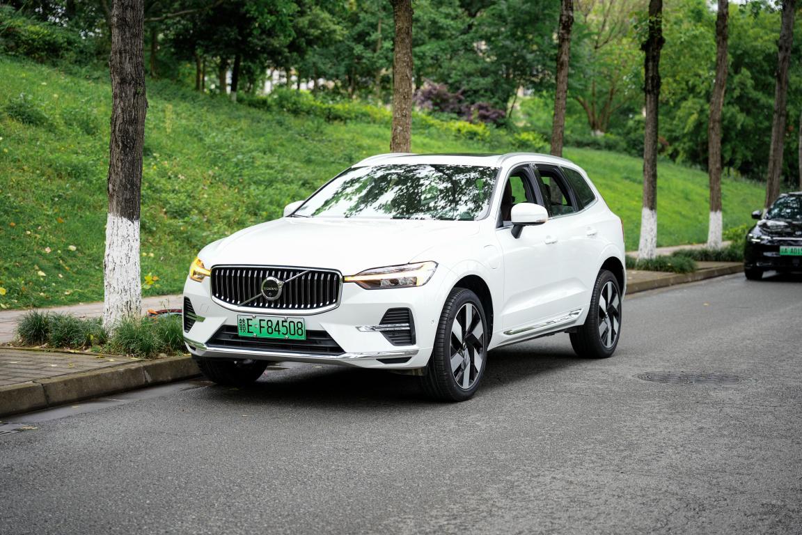 Volvo XC60-Phev T8 AWD Long Range Intelligent Premium Luxury 2024