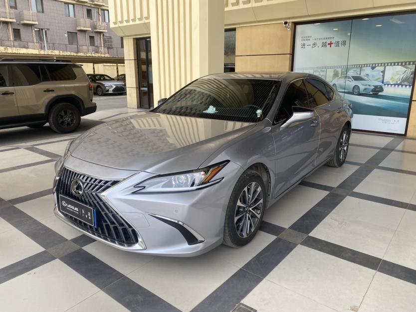 Lexus ES Excellent (2L) 2023