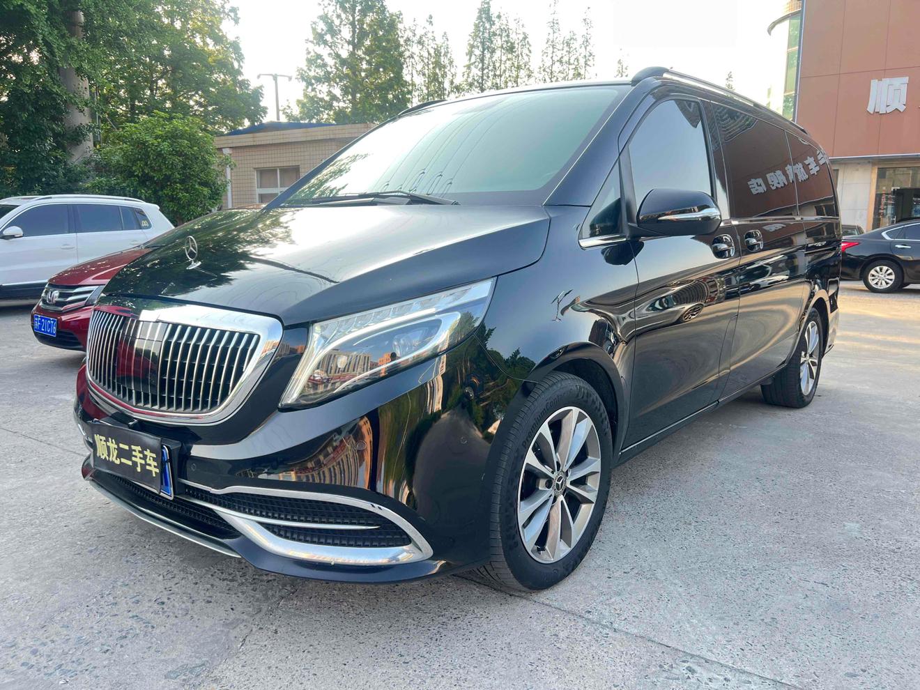 Mercedes V-260 Navigator (2L) 2022