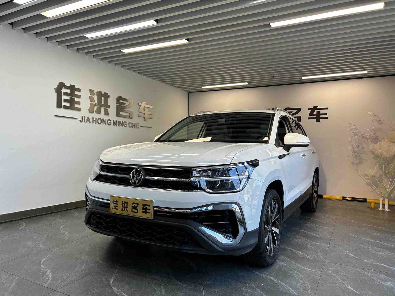 Volkswagen Tharu 300TSI 2WD Bright Moon (1.5L) 2024
