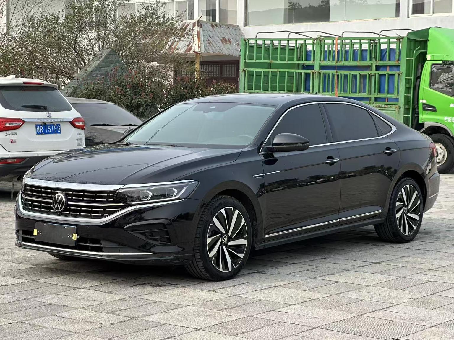 Volkswagen Passat 380TSI Luxury 2022