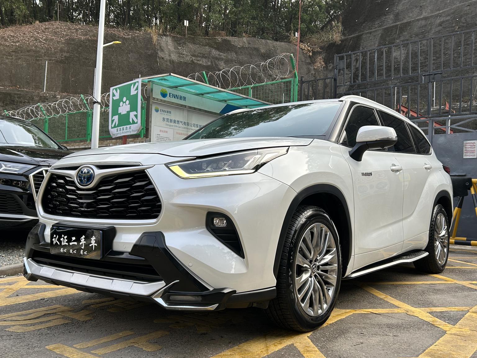 Toyota Highlander 2.5L 2WD Premium 7-seat 2022