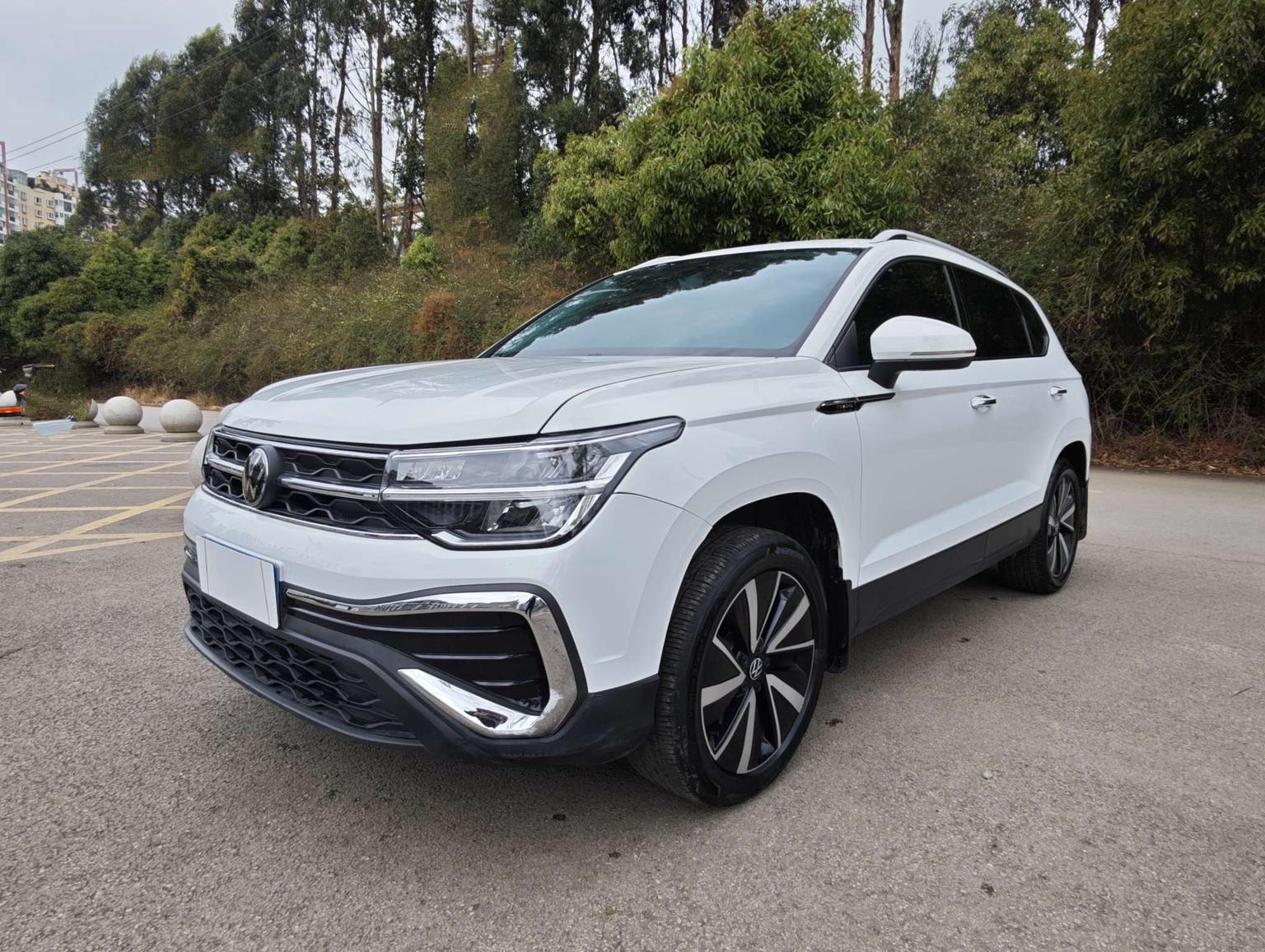 Volkswagen Tharu 300TSI 2WD Bright Moon (1.5L) 2024