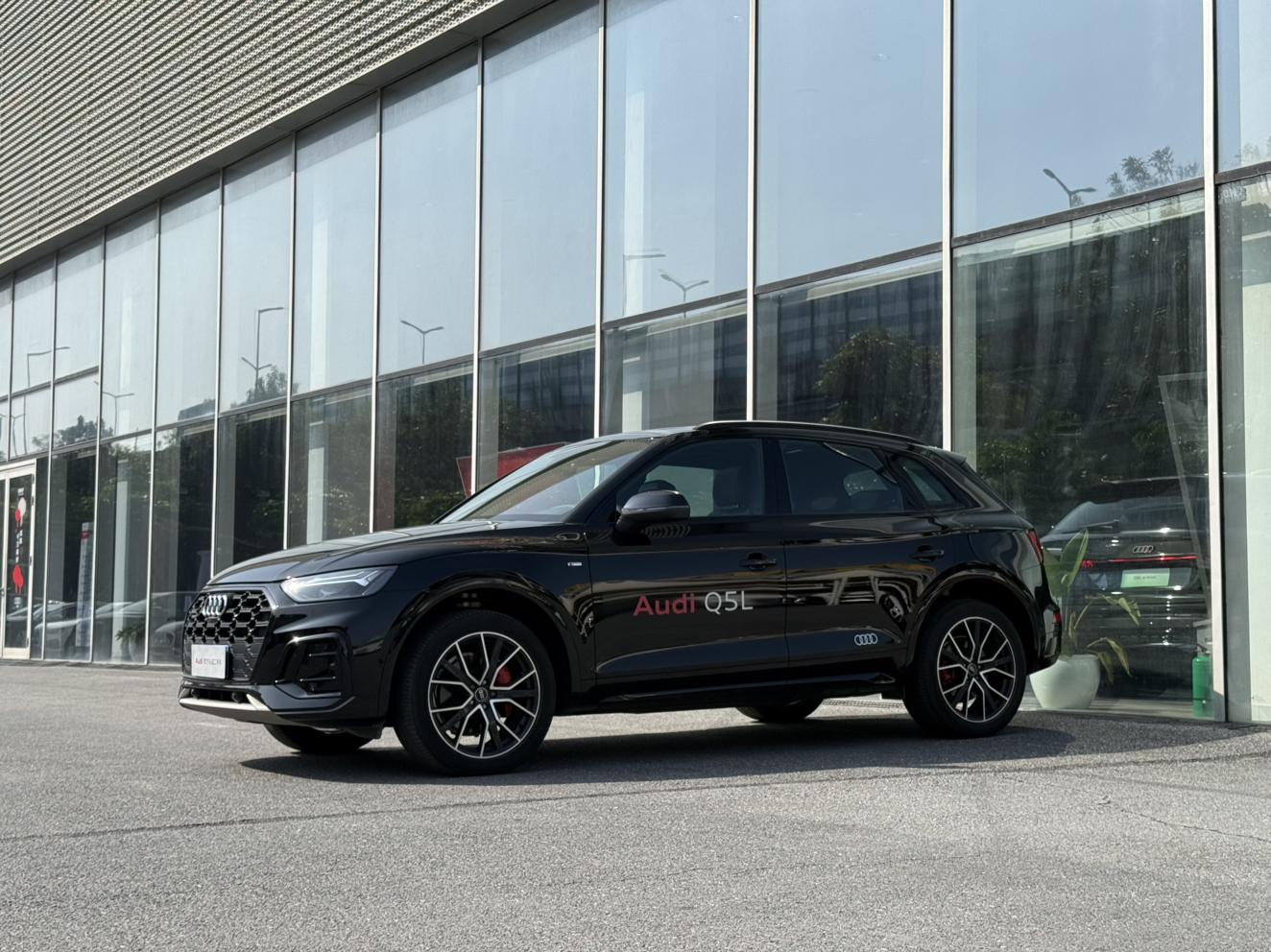 Audi Q5L Luxury Sport Edition (2L) 2025