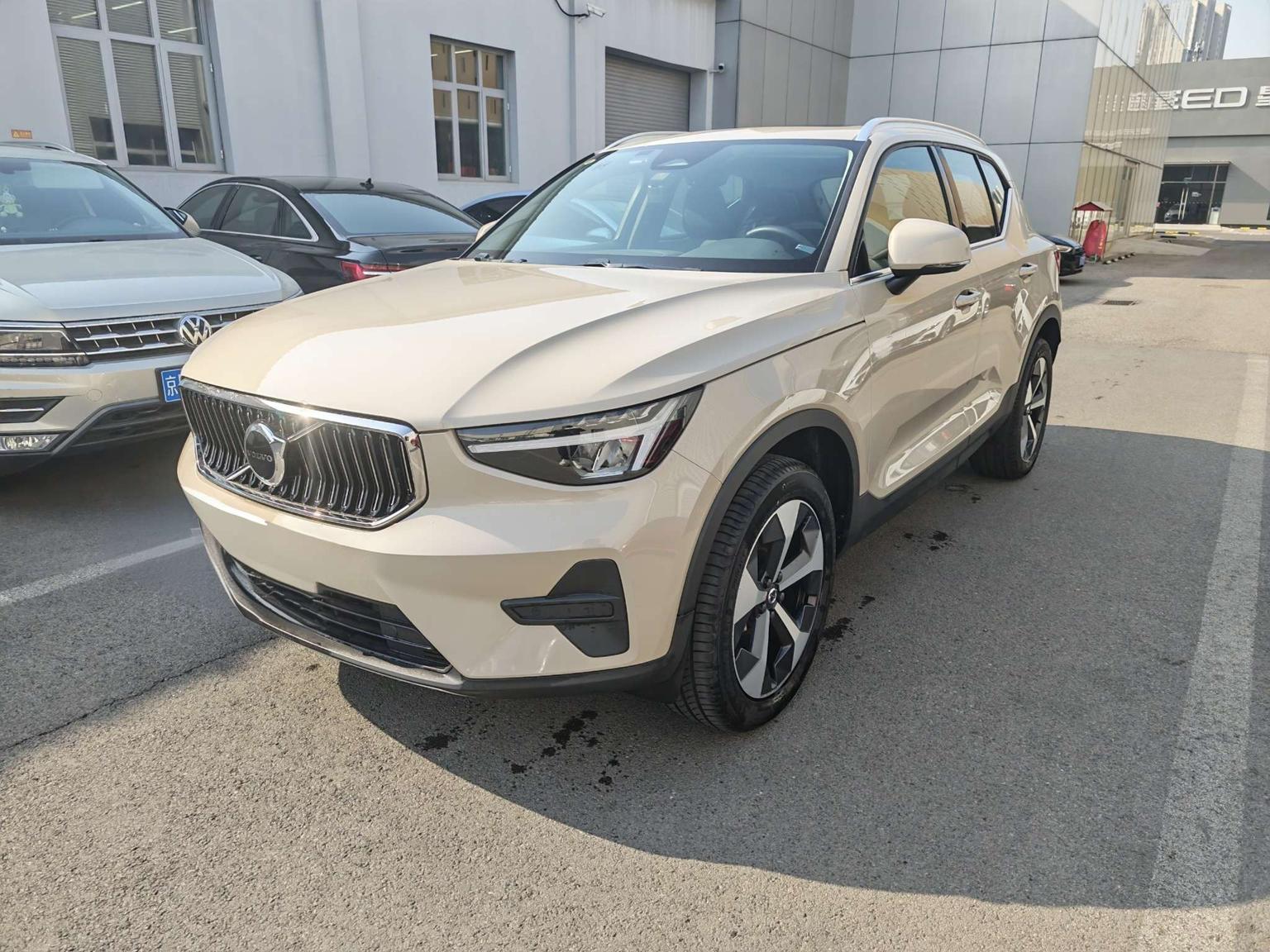 Volvo XC40 Intelligent Premium Luxury AWD (2L) 2024