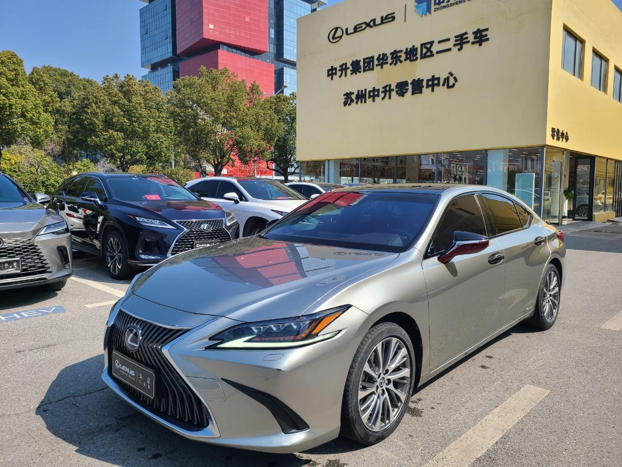 Lexus ES 300h Supreme 2021
