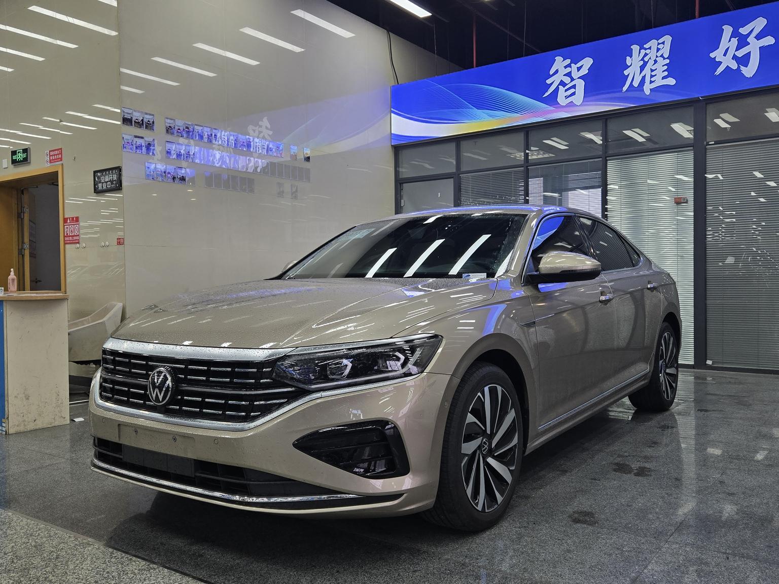 Volkswagen Passat 380TSI Luxury 2022