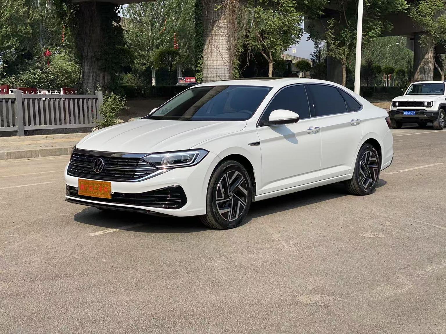 Volkswagen Sagitar 300TSI DSG Surpass 2025