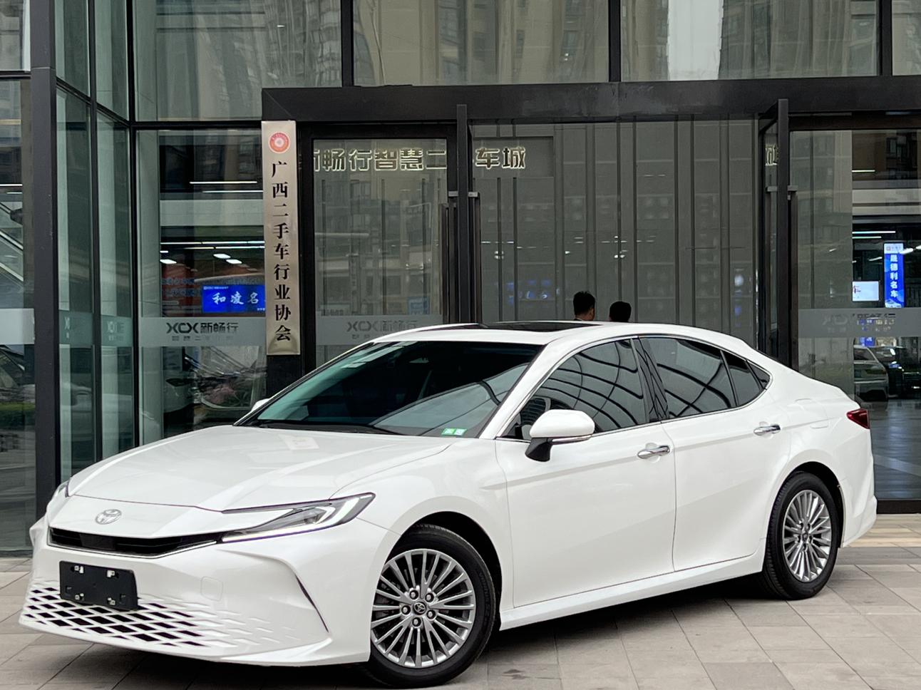 Toyota Camry 2.0GVP Luxury 2025