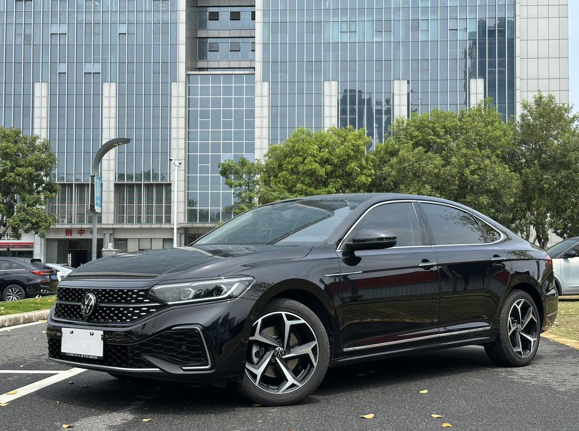 Volkswagen Passat Starry Premium 2023