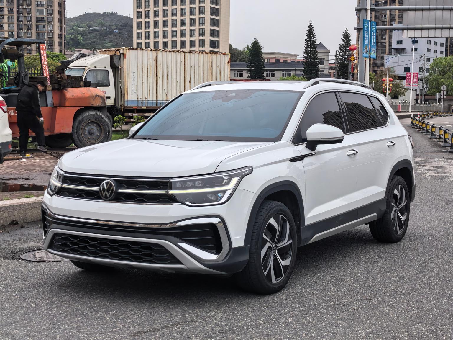 Volkswagen Tharu 300TSI 2WD Crescent 2024