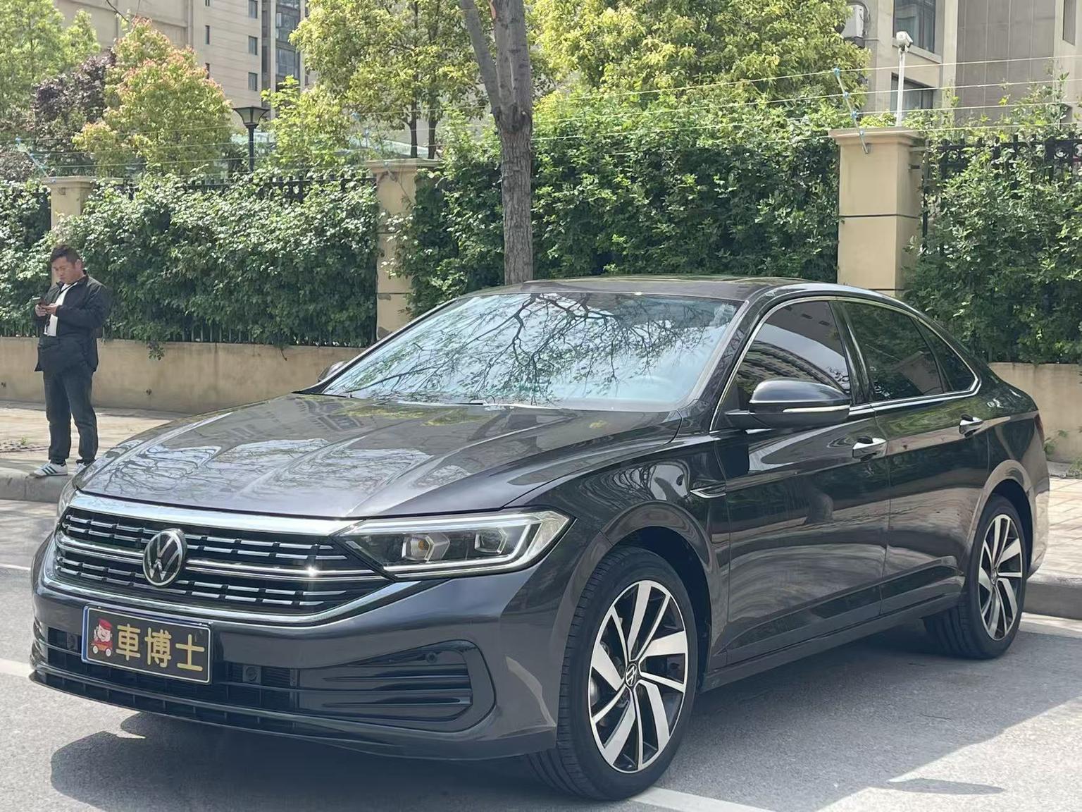 Volkswagen Sagitar 300TSI DSG Surpass 2025