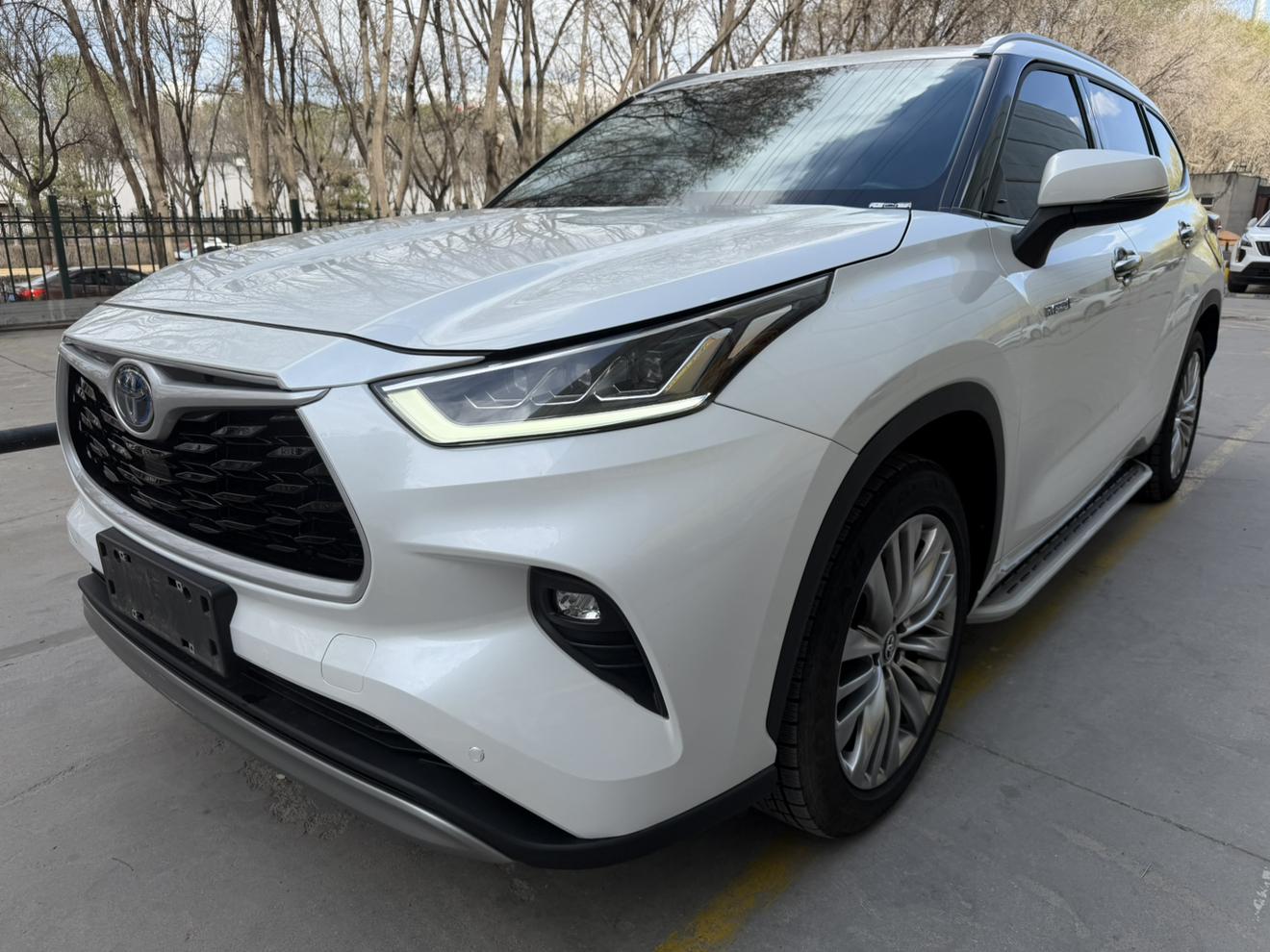 Toyota Highlander 2.5L 4WD Premium 7-seat (2.5L) 2024
