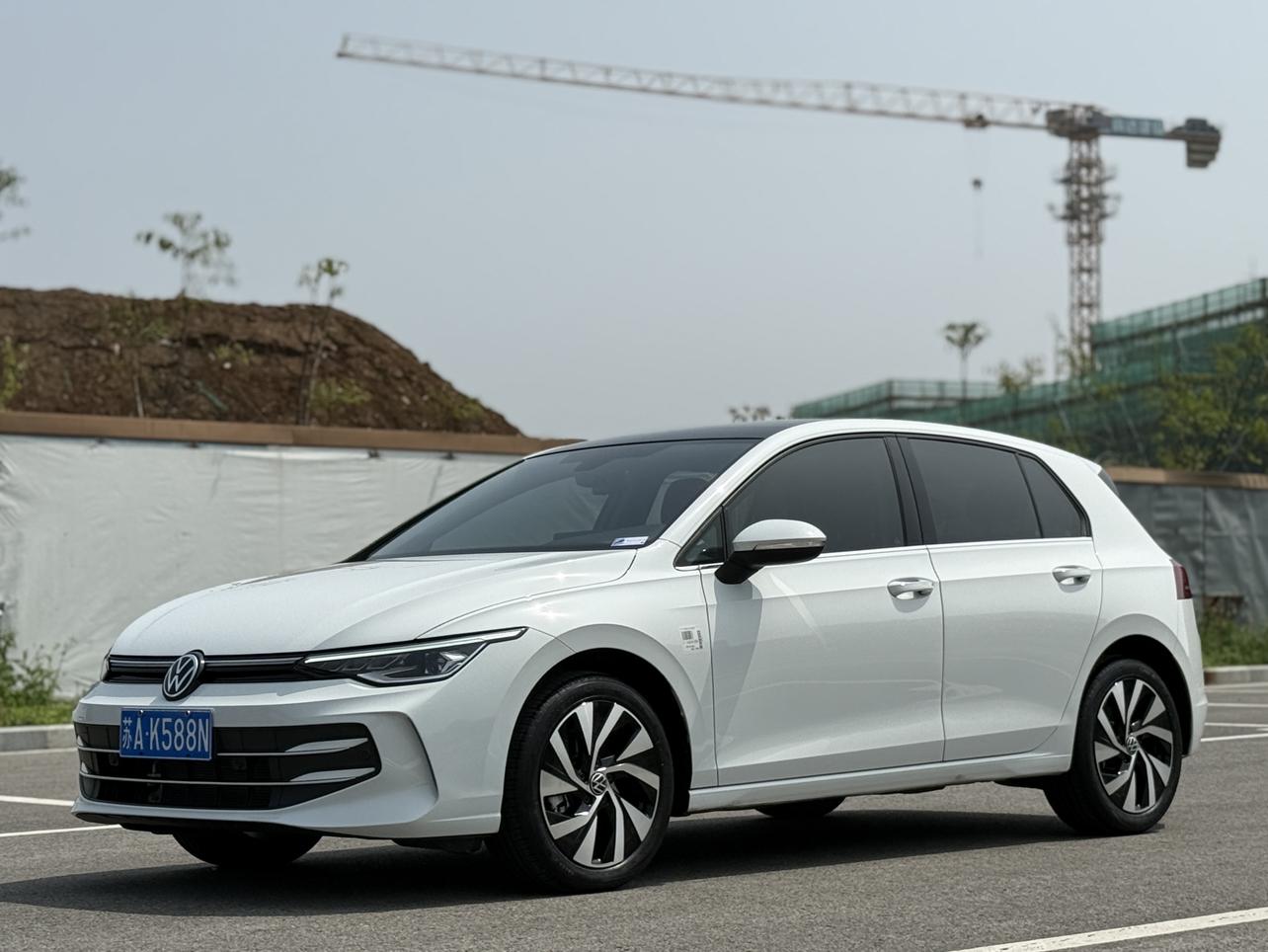 Volkswagen Golf 300TSI Pro 2025
