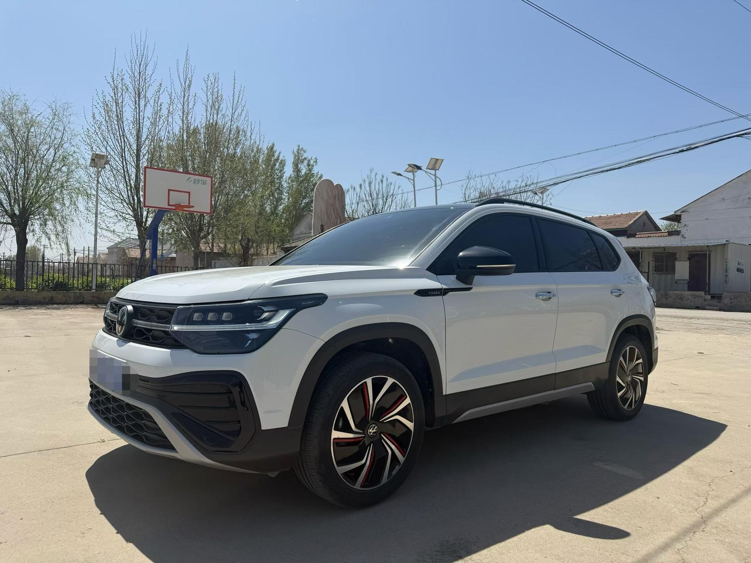 Volkswagen Tharu 300TSI 2WD Bright Moon (1.5L) 2024