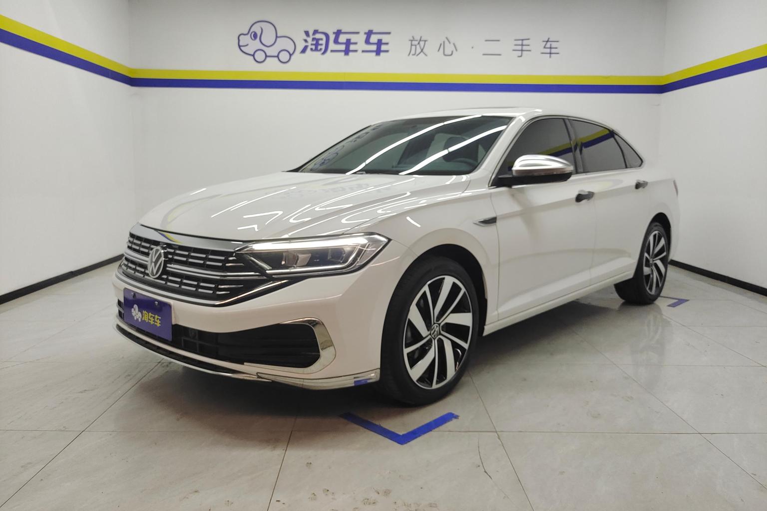 Volkswagen Sagitar 300TSI DSG Surpass 2025