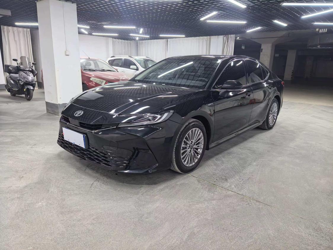 Toyota Camry 2.0HE Elite 2025