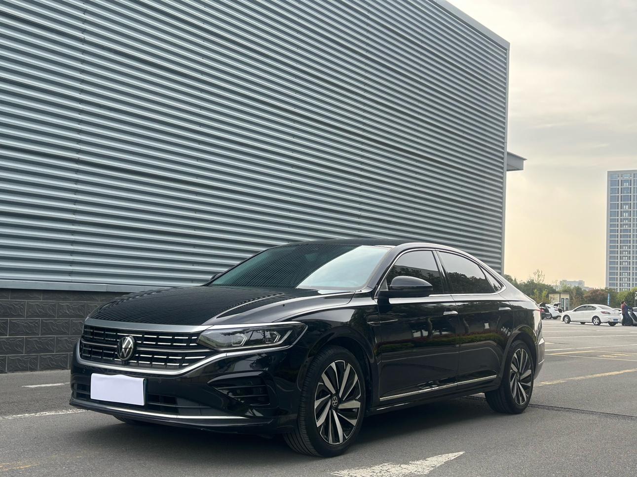 Volkswagen Passat 380TSI Luxury 2024