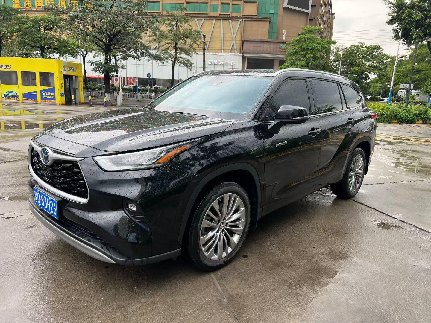 Toyota Highlander Hybrid 2.5L AWD Luxury 7-Seat 2023