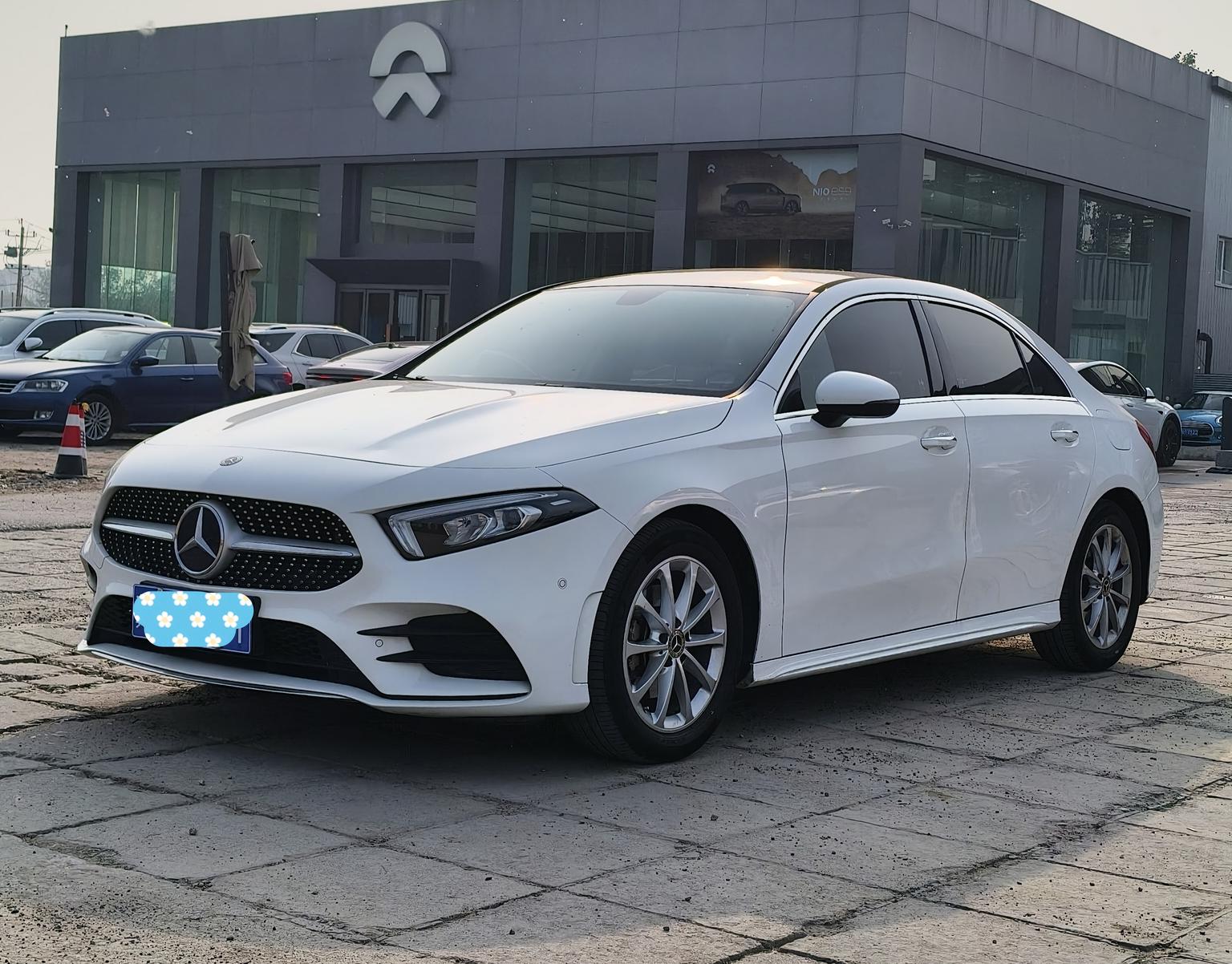 Mercedes Benz Class-A Sport Sedan Dynamic (1.3L) 2020