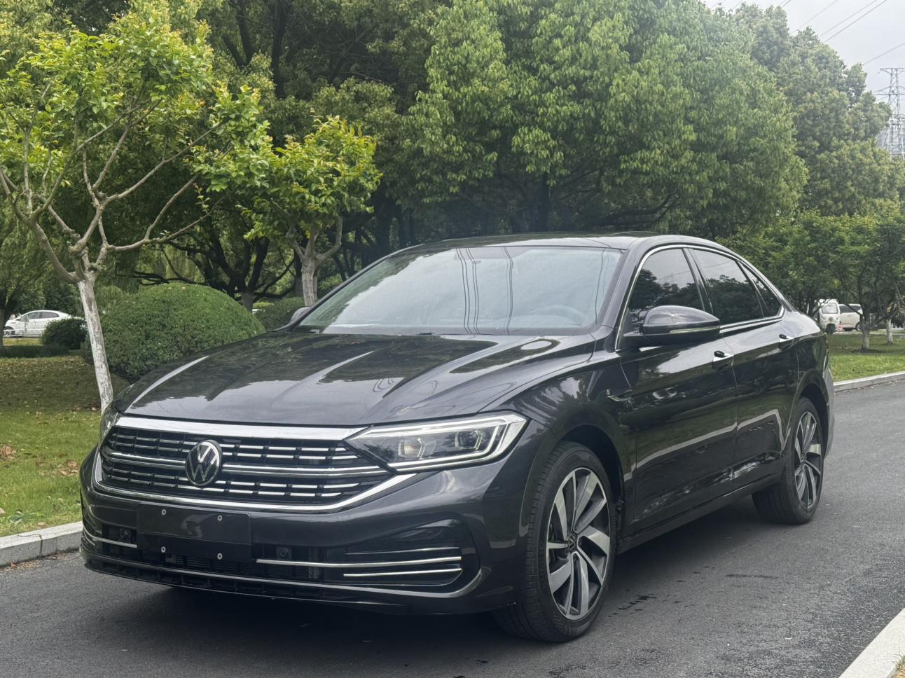 Volkswagen Sagitar 300TSI DSG Surpass (1.5L) 2025