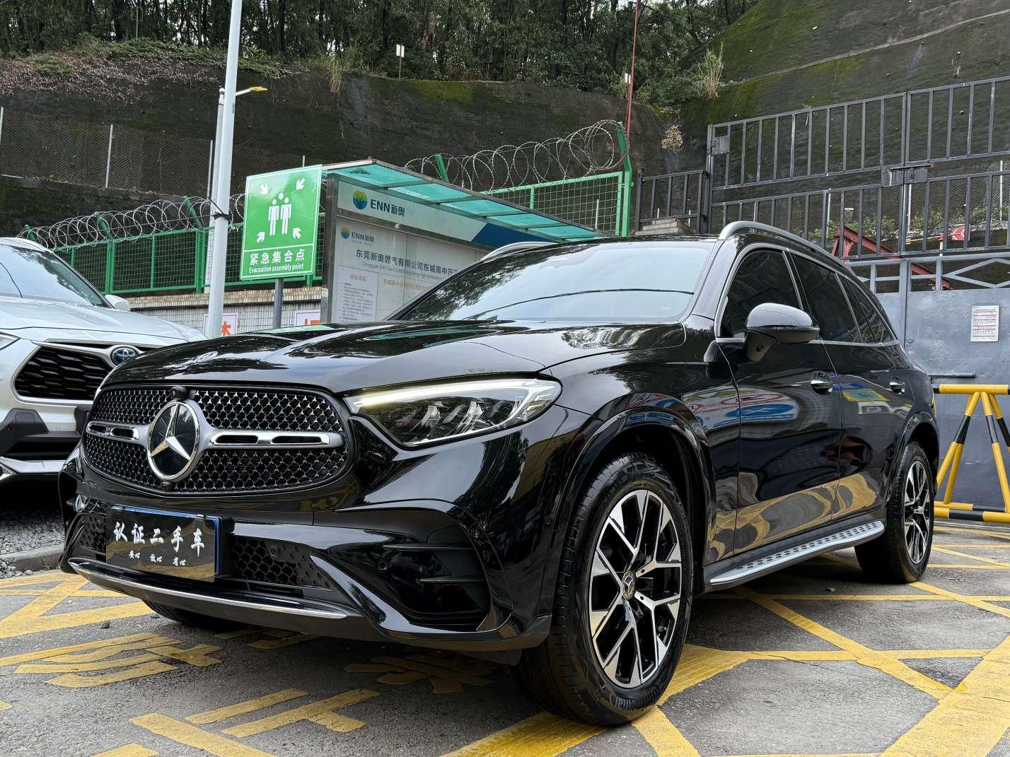 Mercedes GLC 260 L 4MATIC Luxury 5-Seat (2L) 2024
