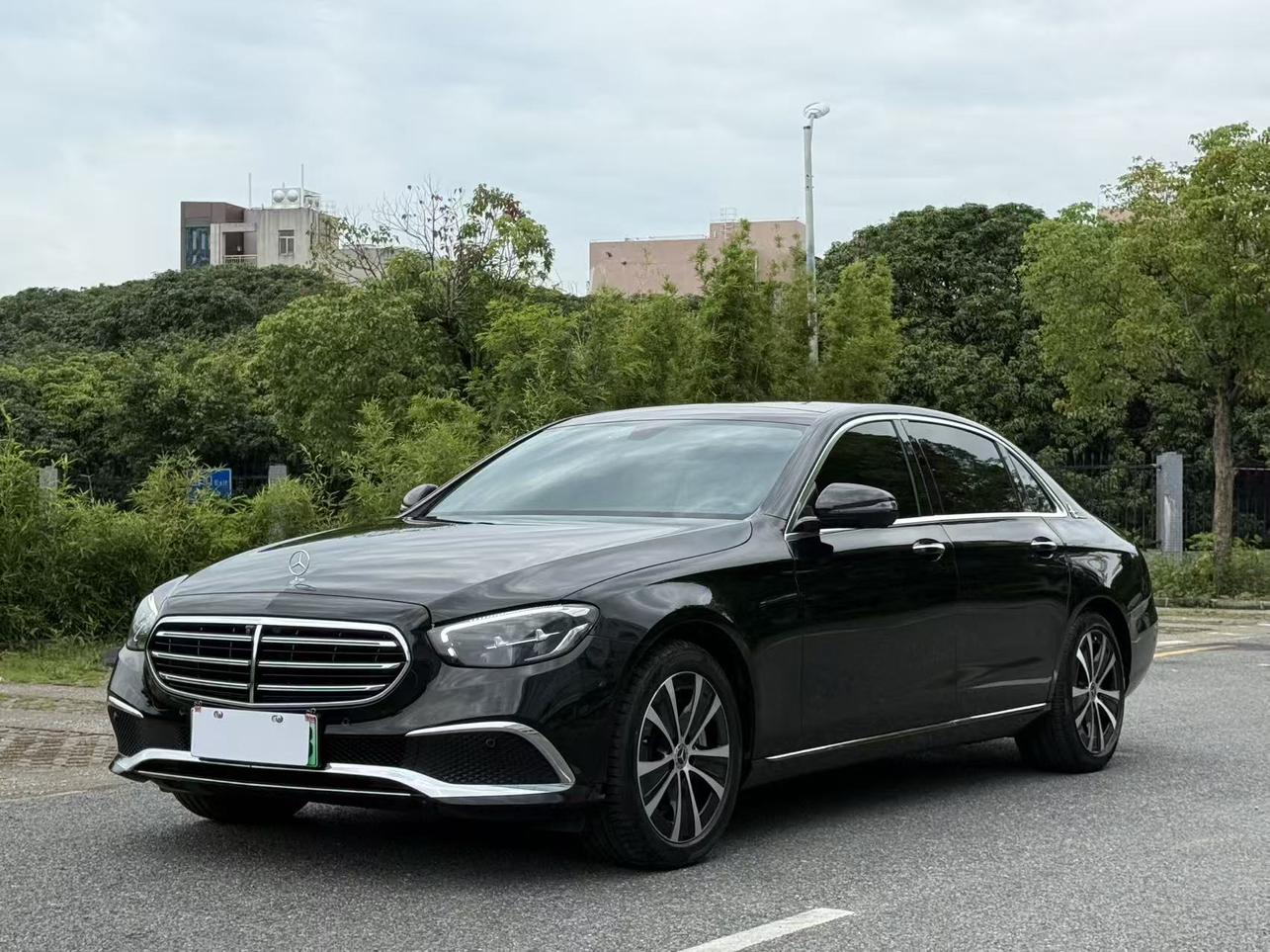 Mercedes Class-E 3rd Facelift E 350 e L Sedan 2022