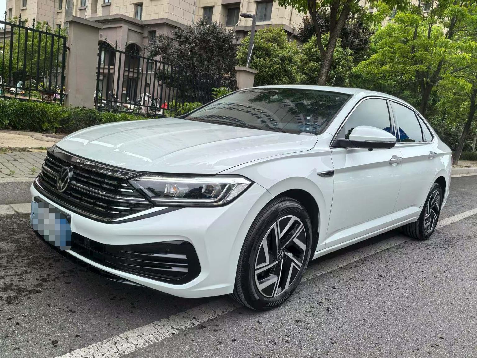 Volkswagen Sagitar 300TSI DSG Surpass (1.5L) 2025