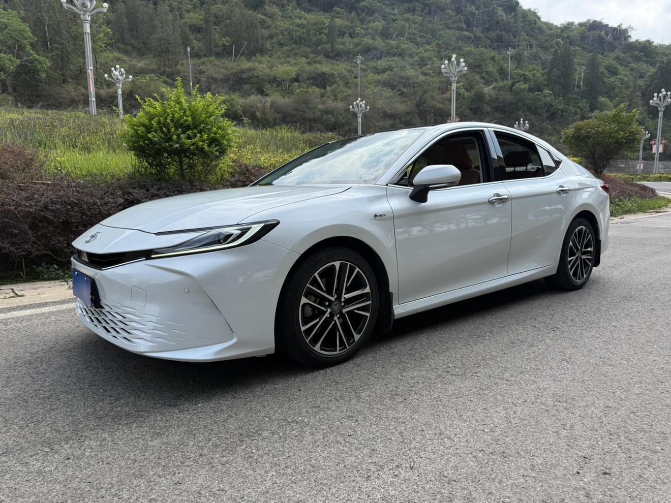 Toyota Camry 2.0HS Sport 2024