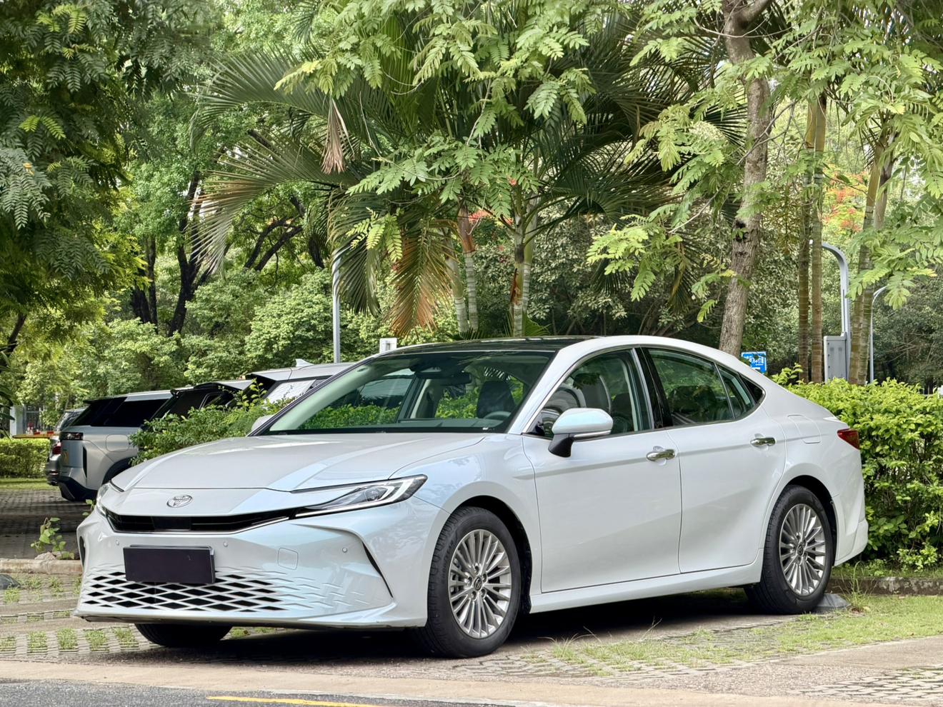 Toyota Camry 2.0G Premium 2025