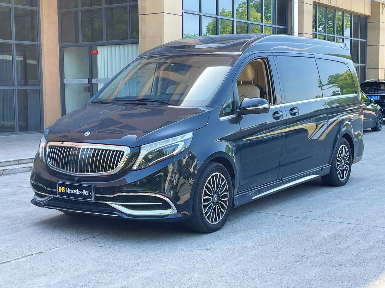 Mercedes V-260 Long Wheelbase Luxury (2L) 2021