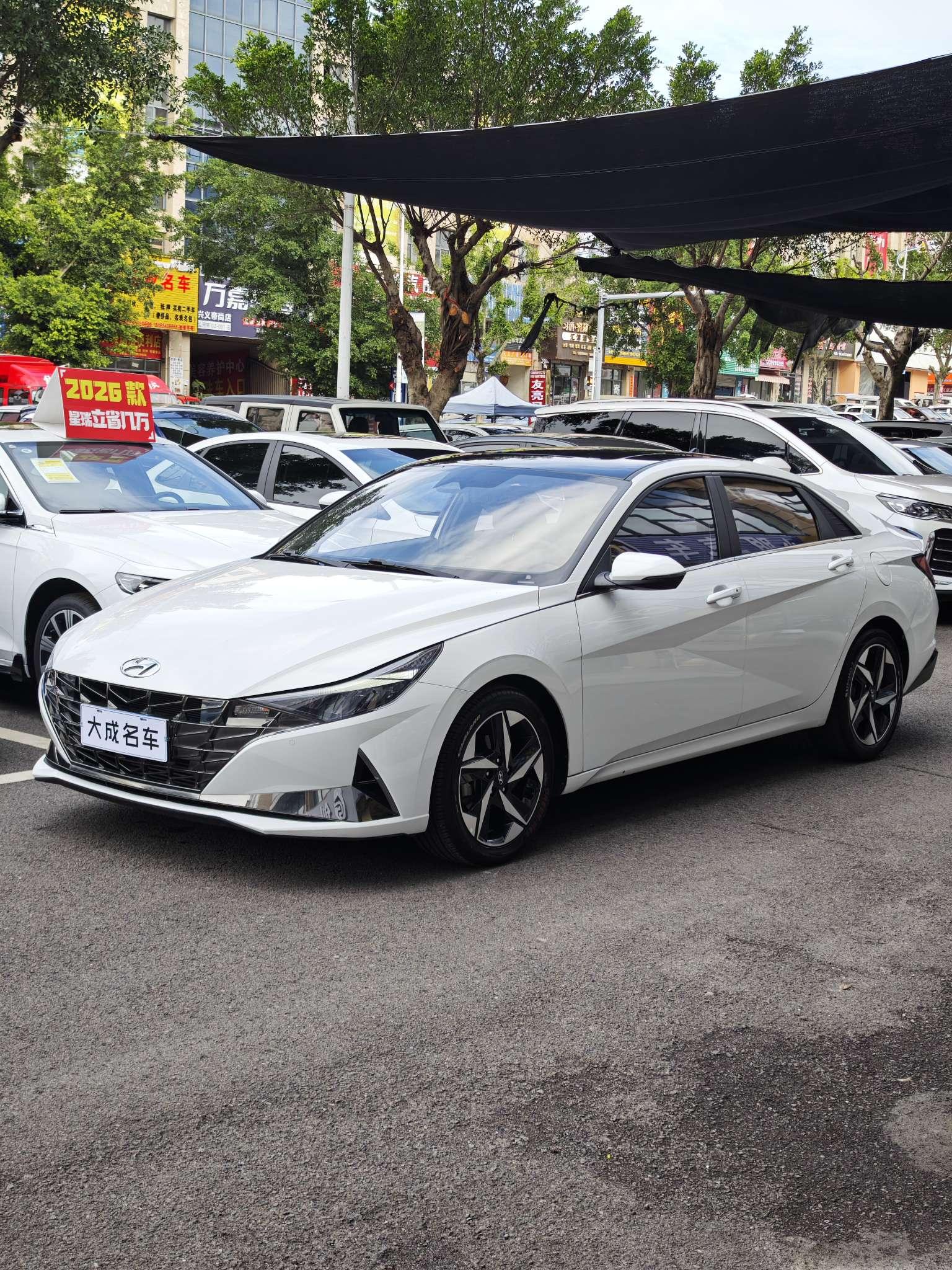 Hyundai Elantra LUX Premium (1.4L) 2022