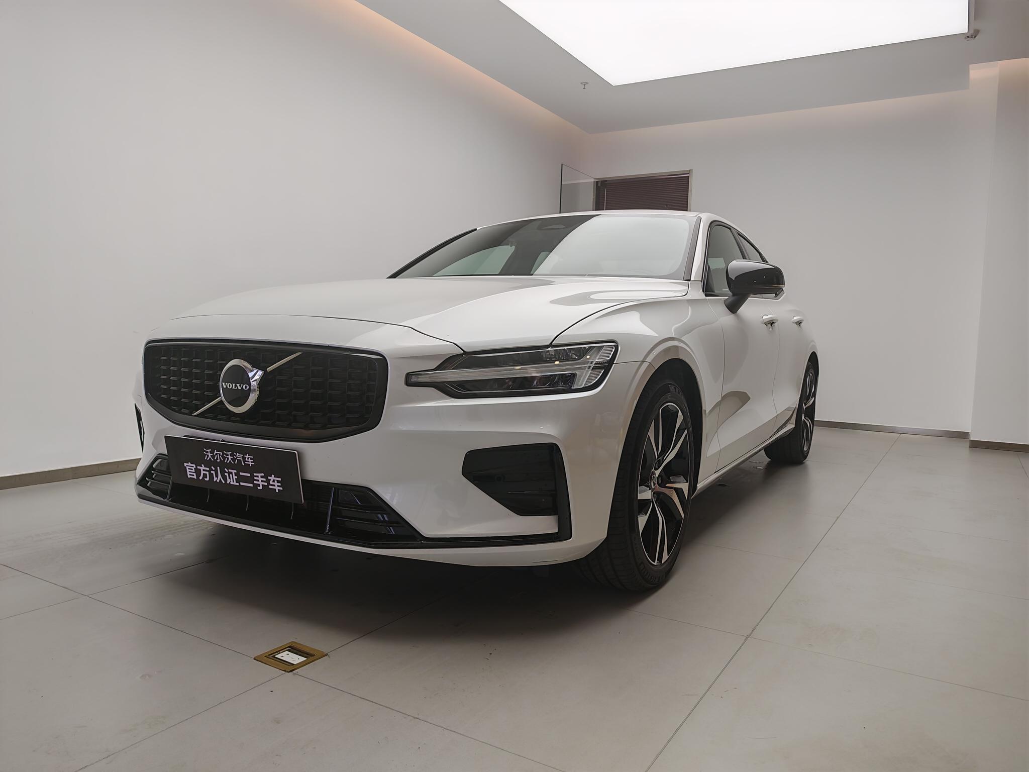 Volvo S60 Intelligent Premium Sport 2025