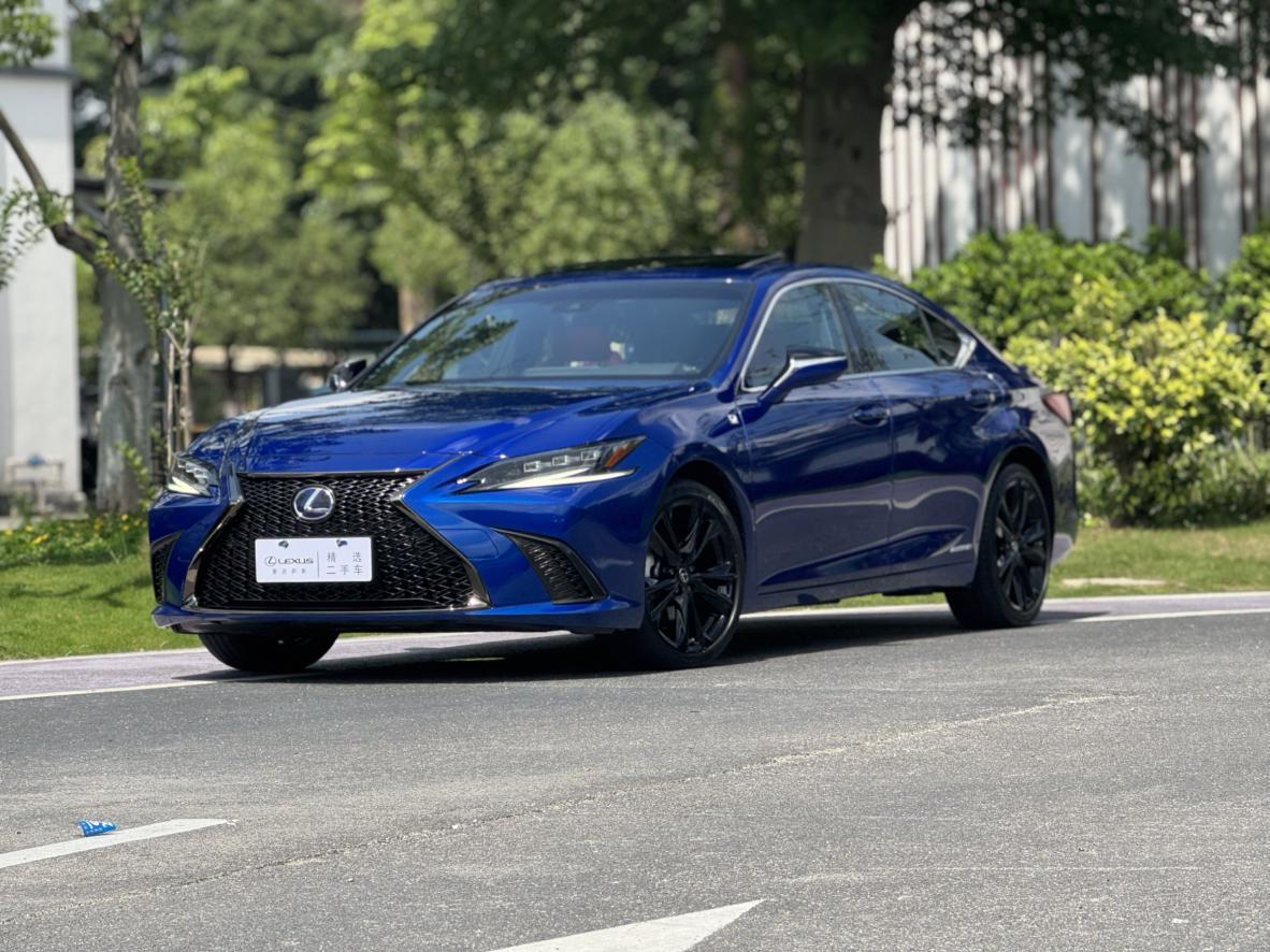 Lexus ES 300h F SPORT 2021