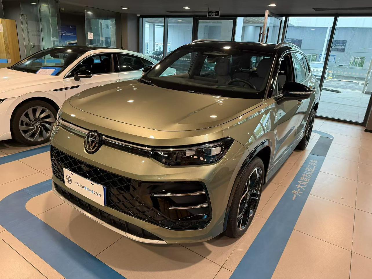 Volkswagen Tayron 380TSI AWD Luxury 2025