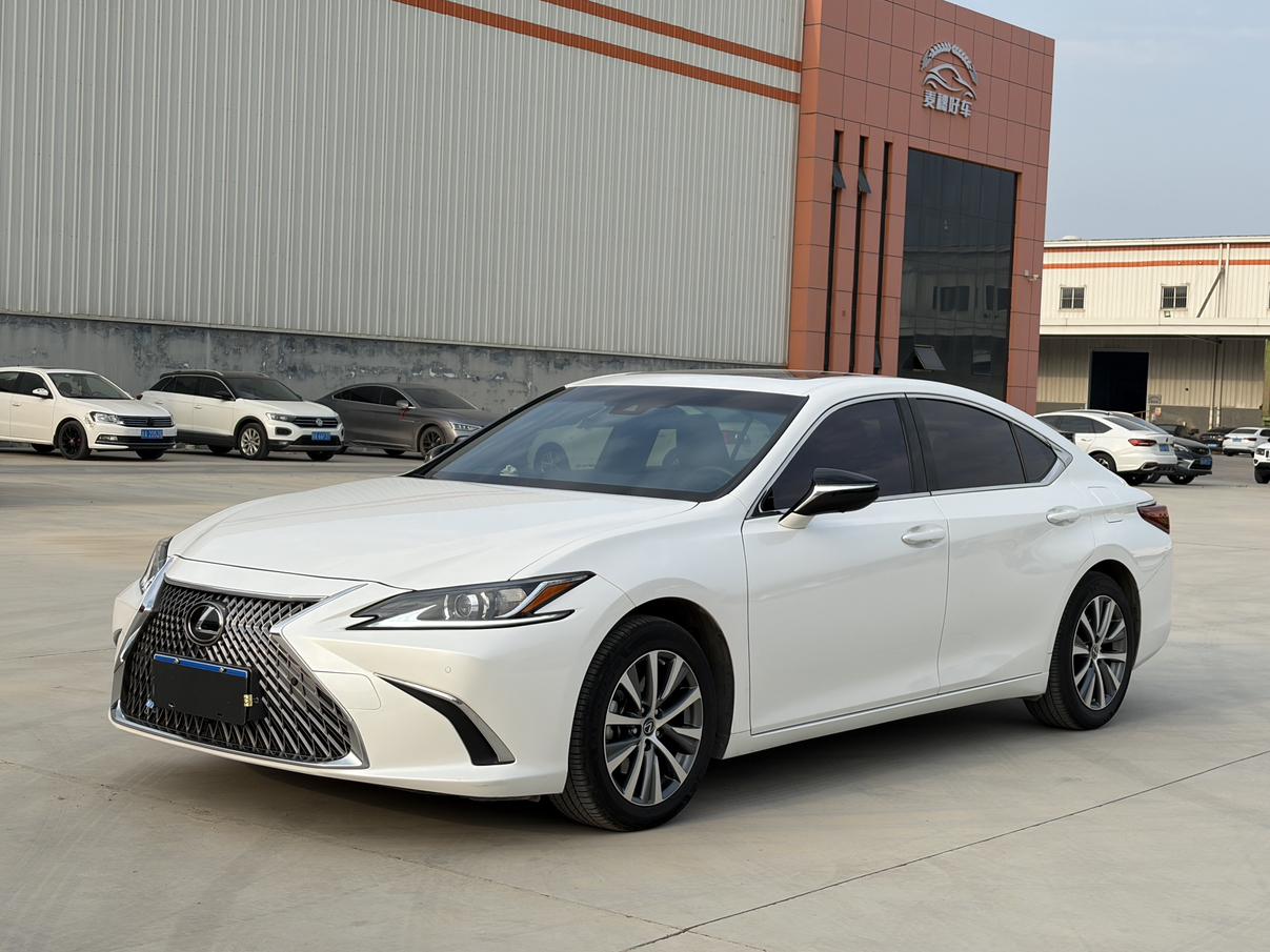 Lexus ES 260 Excellence Edition China VI 2020