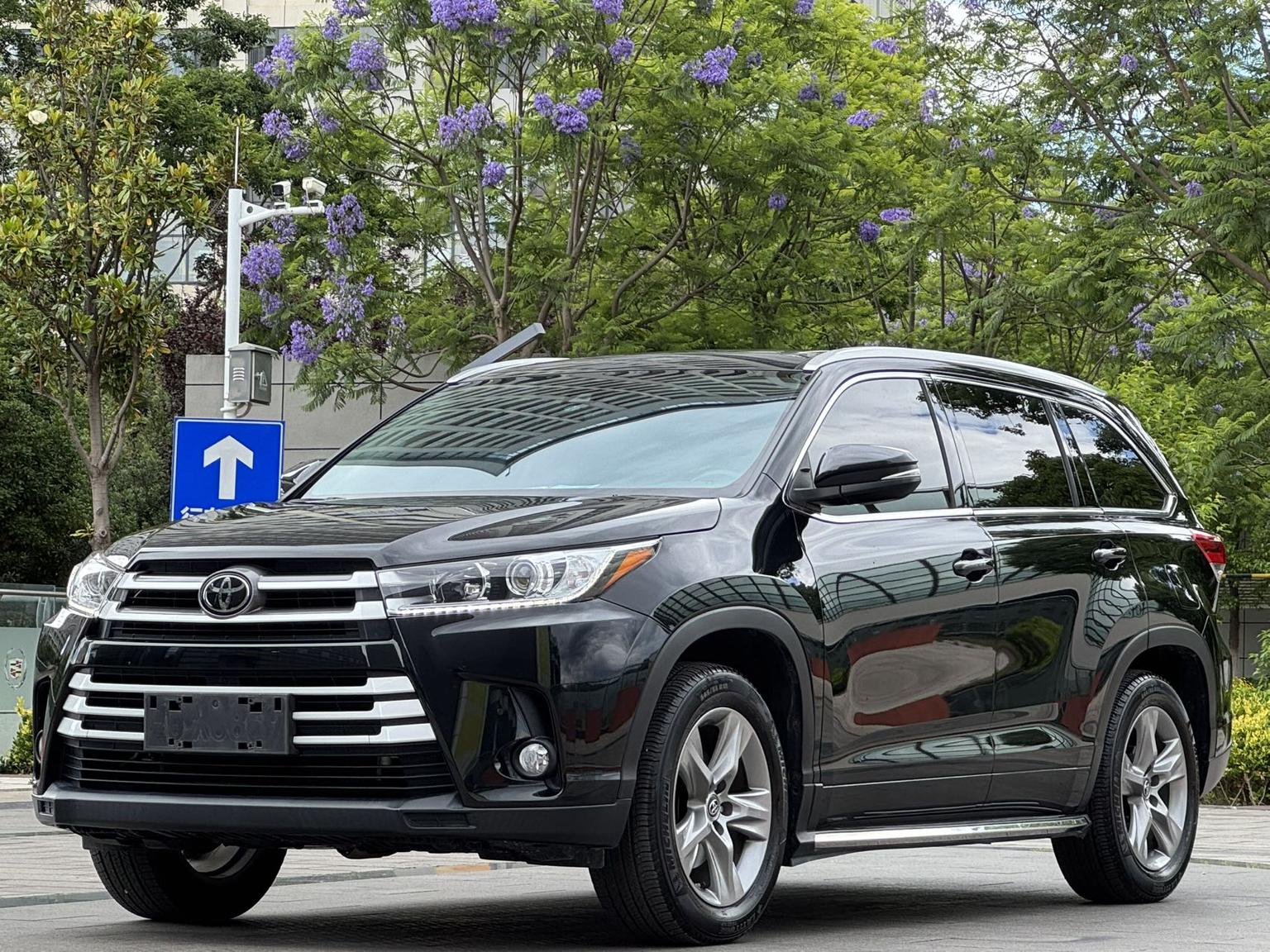 Toyota Highlander Luxury 2WD 7-Seat 2021