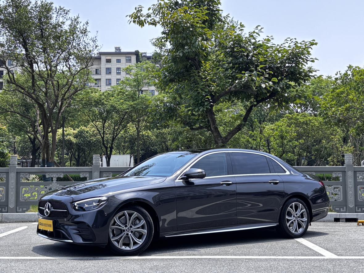 Mercedes Class-E Luxury Sport Sedan (2L) 2022