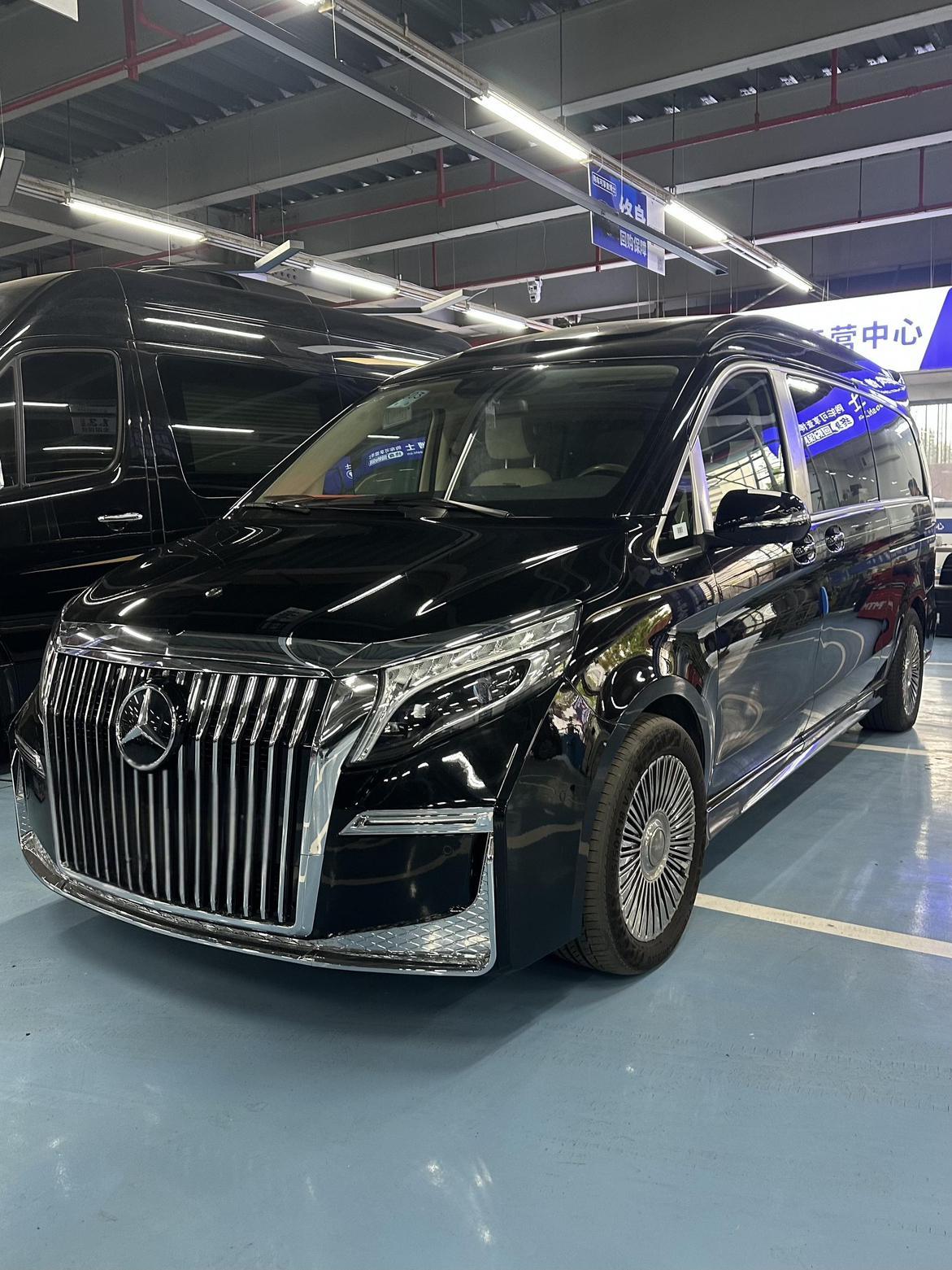 Mercedes V-260 2022