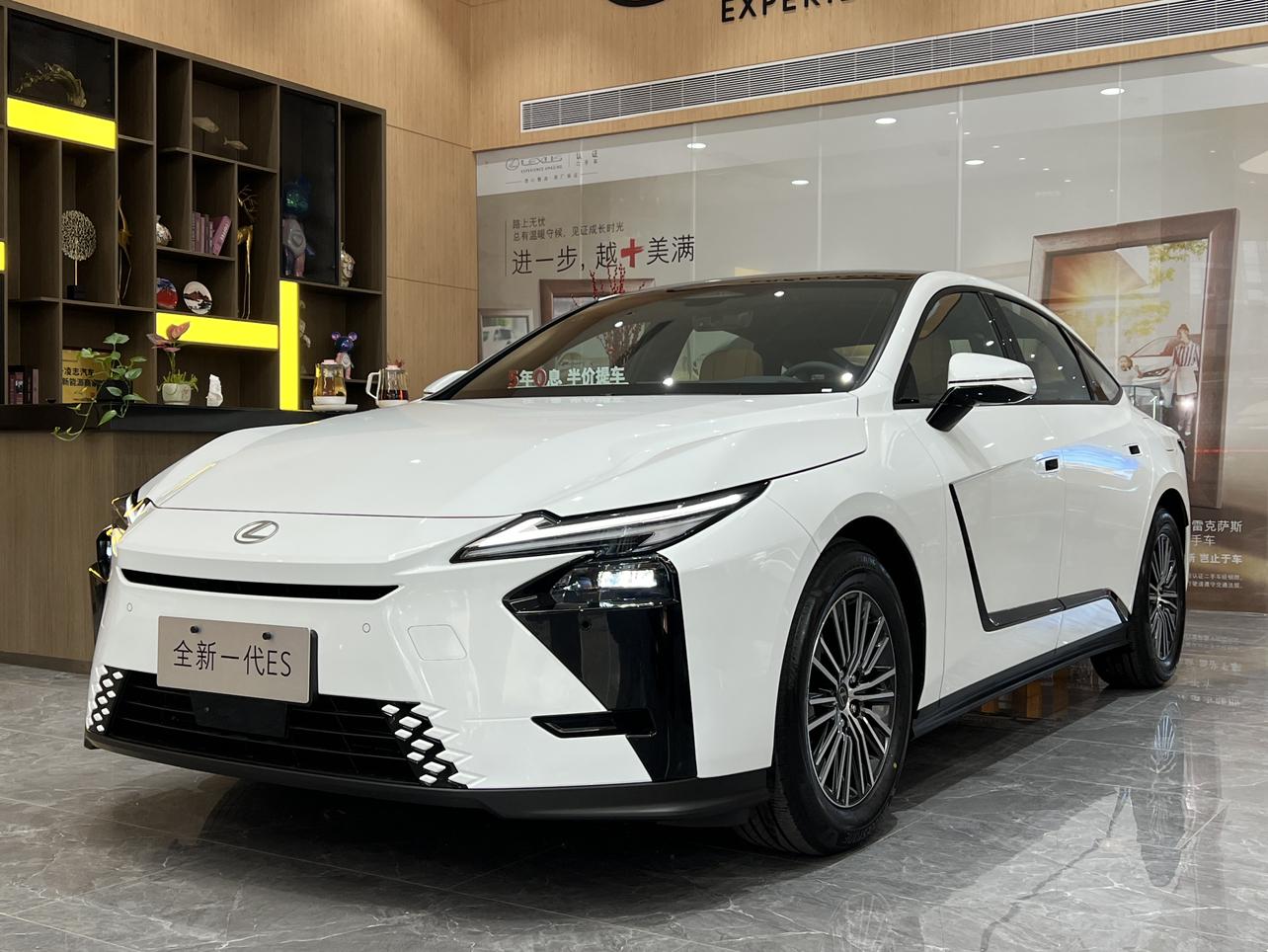 Lexus ES 300h 2026