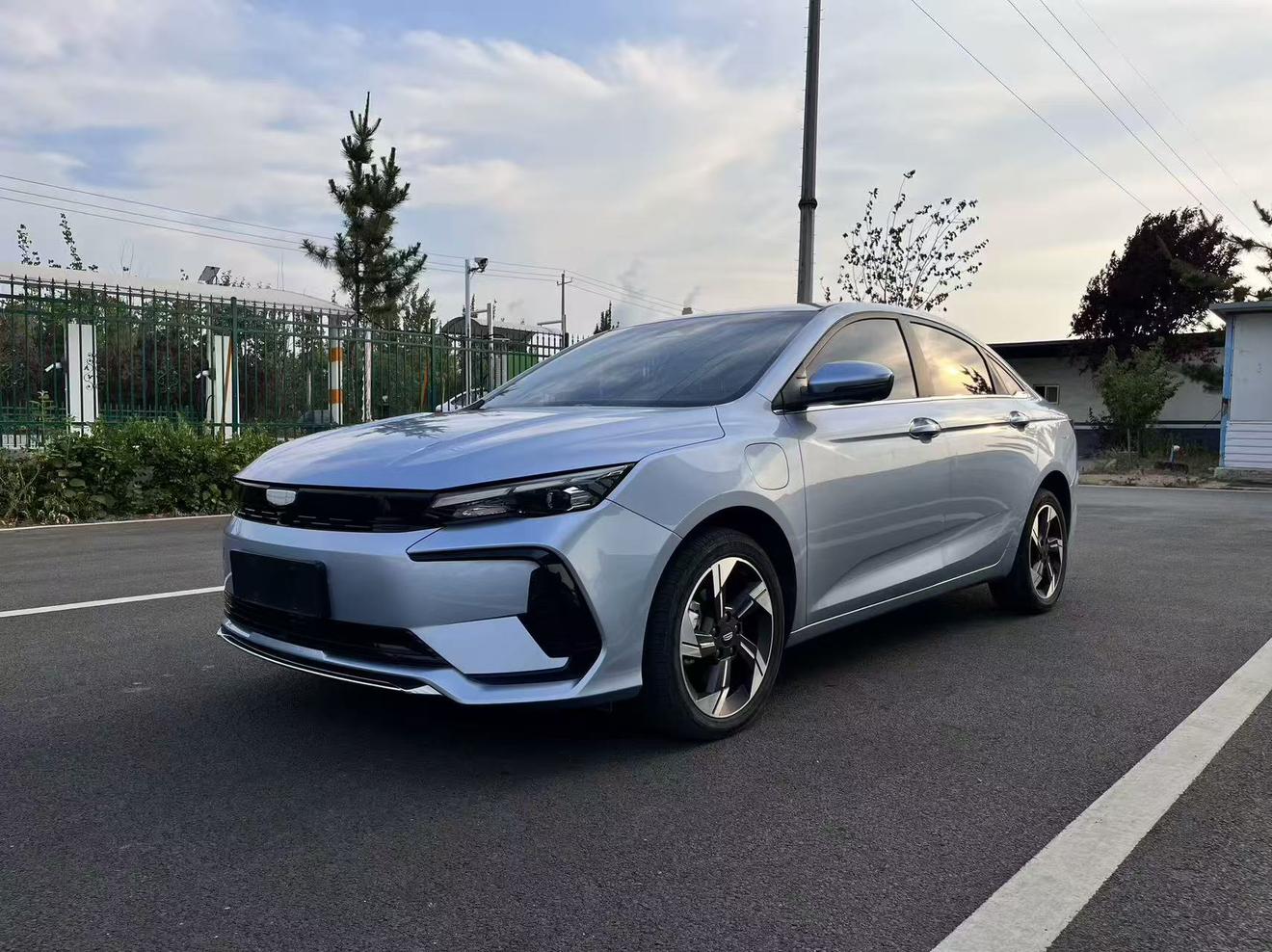Geely Emgrand-L 1.5TD-DHT Pro Champion 100KM Excellence 2025