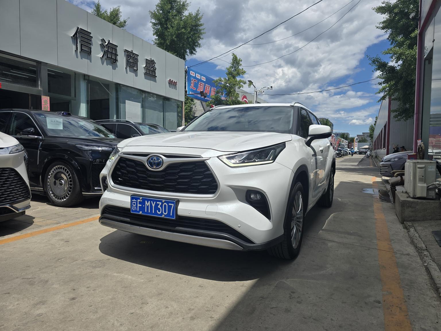 Toyota Highlander 2.5L 2WD Premium 7-seat 2022