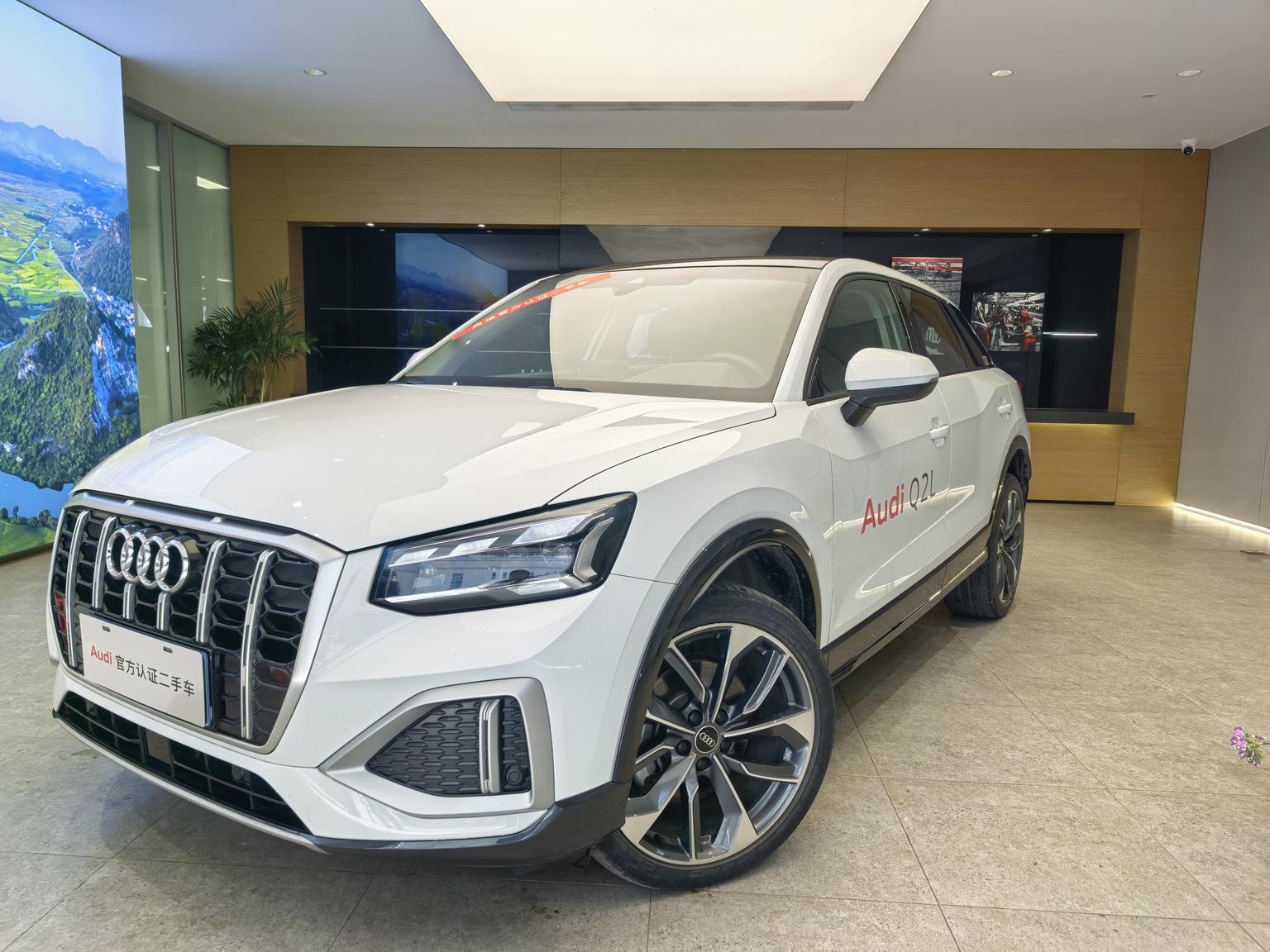 Audi Q2L Auto FWD 5-Seat Factory Custom 2024