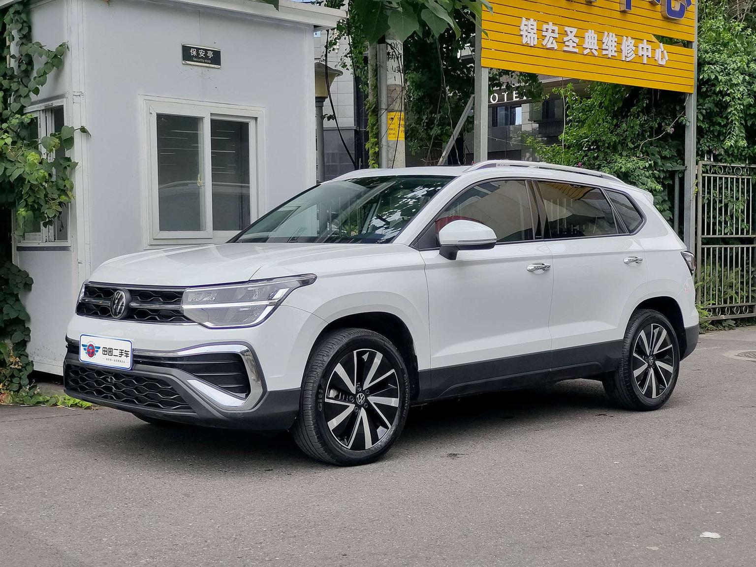Volkswagen Tharu 300TSI 2WD Silver Moon 2025