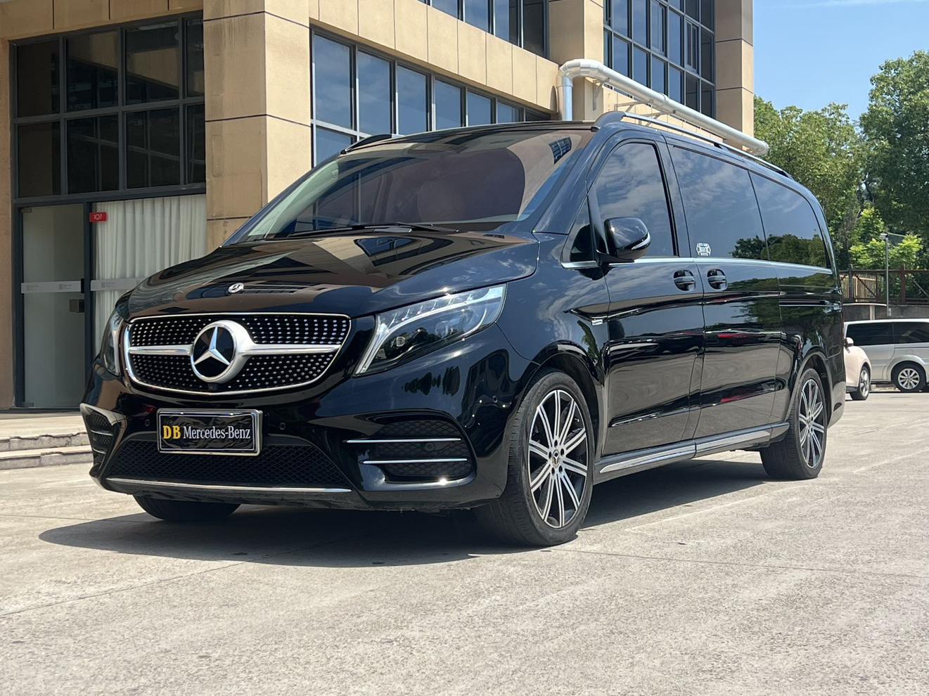 Mercedes V-260 Long Wheelbase Luxury (2L) 2023
