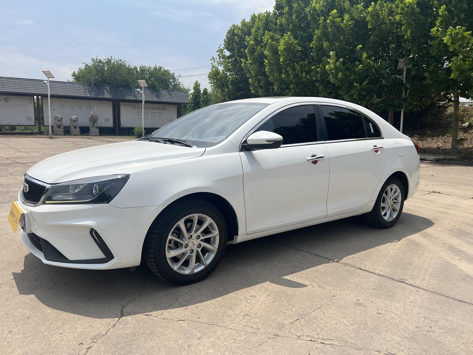 Geely Emgrand 2021