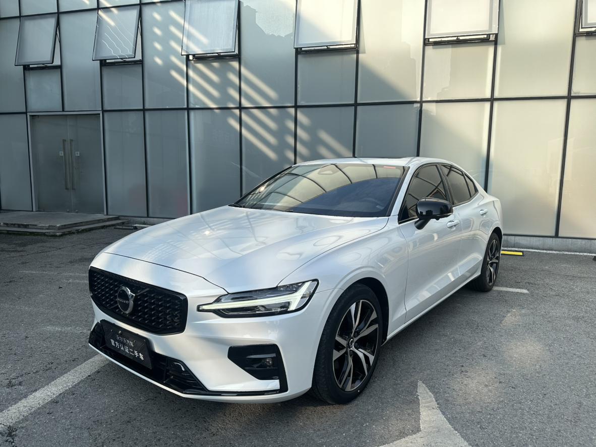 Volvo S60 Intelligent Premium Plus Sport (2L) 2023