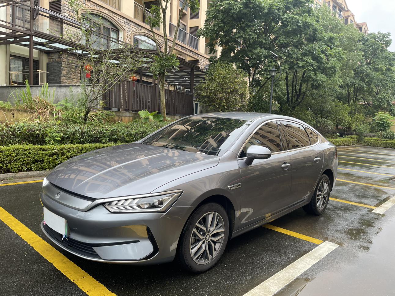 BYD QIN-Plus-EV Champion 420km Leading 2024